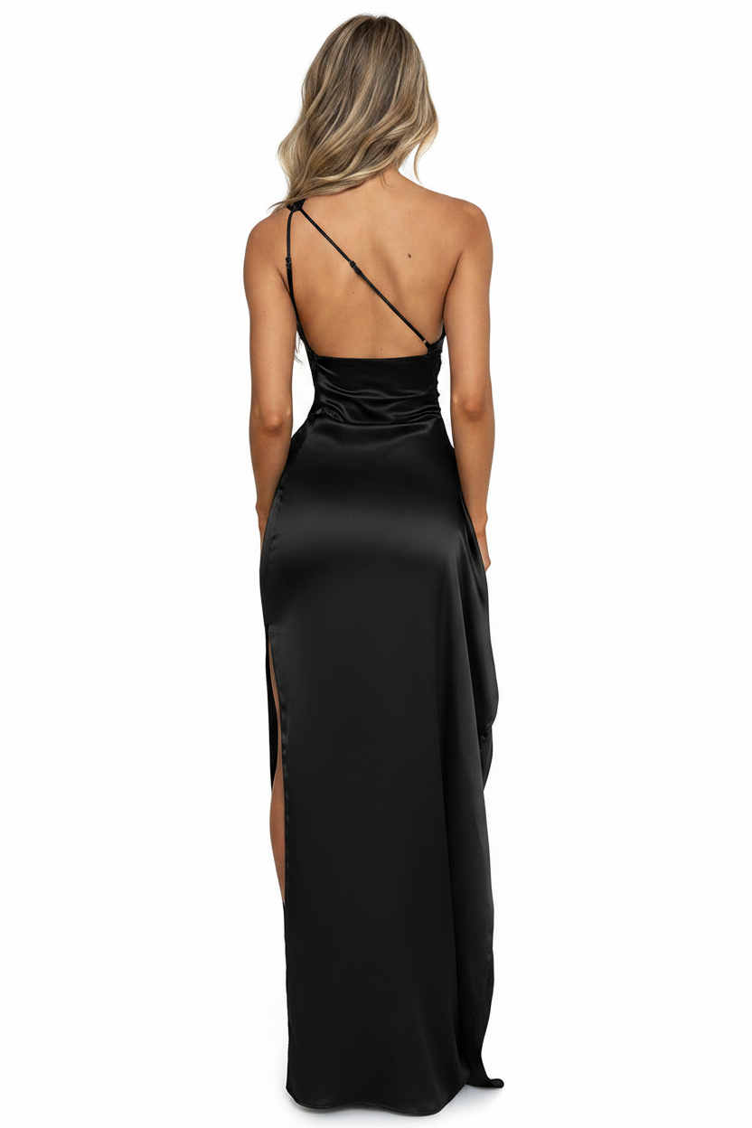 Robe satin noire fond blanc